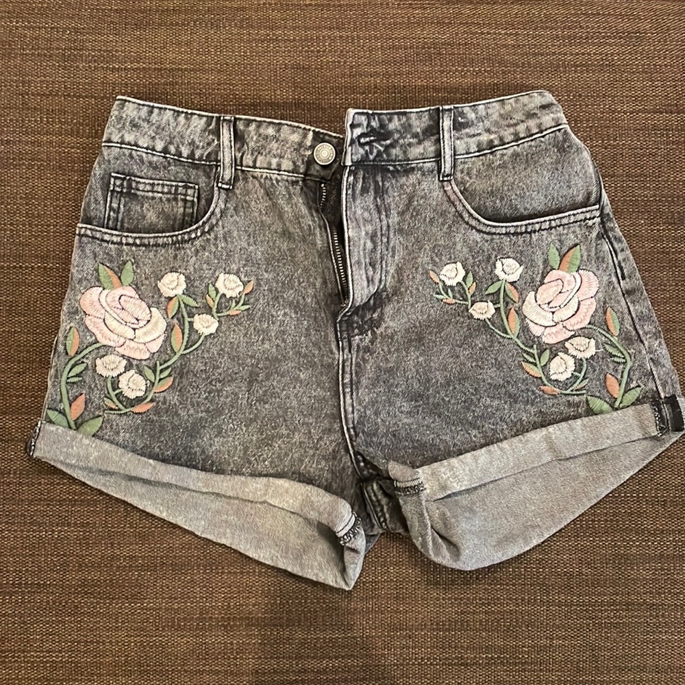 Grey Jean Shorts with Rose Embroidery